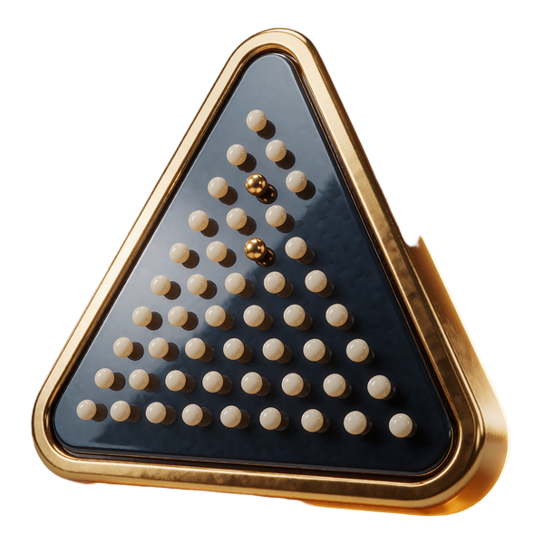 Trekantet Plinko-br&aelig;t med guldkant, cremefarvede pinde og en guldkugle - JB Originals Plinko